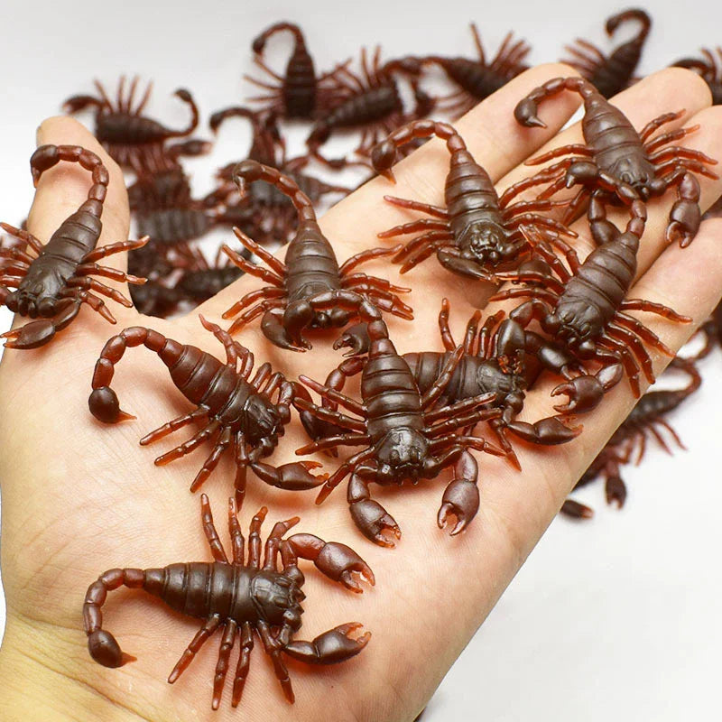 Zelixo Fake Bug Prank Set 12/48pc — Realistic Cockroach Spider Halloween Decor