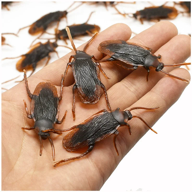 Zelixo Fake Bug Prank Set 12/48pc — Realistic Cockroach Spider Halloween Decor